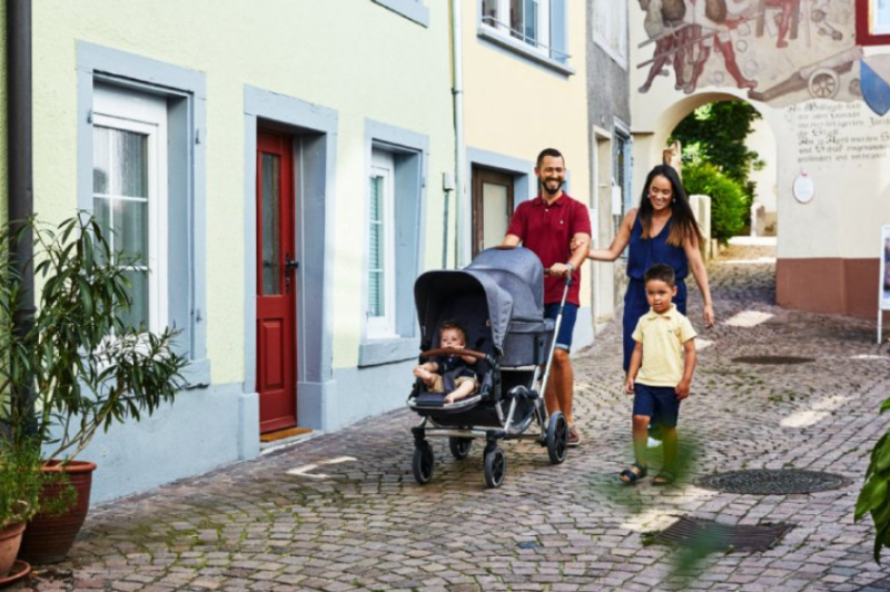 Kočíky pre dvojičky sú praktické a nezaberajú veľa miesta